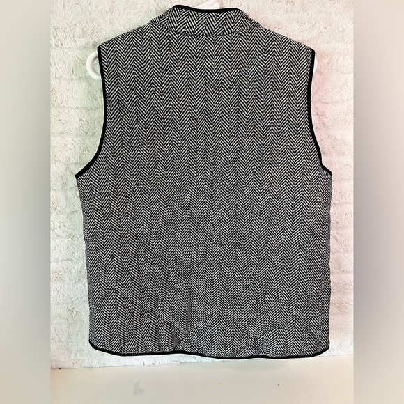 Vest - Picture 2 of 4